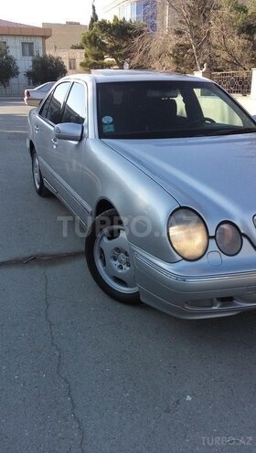 Mercedes E 220 2000, 264,000 km - 2.2 l - Bakı