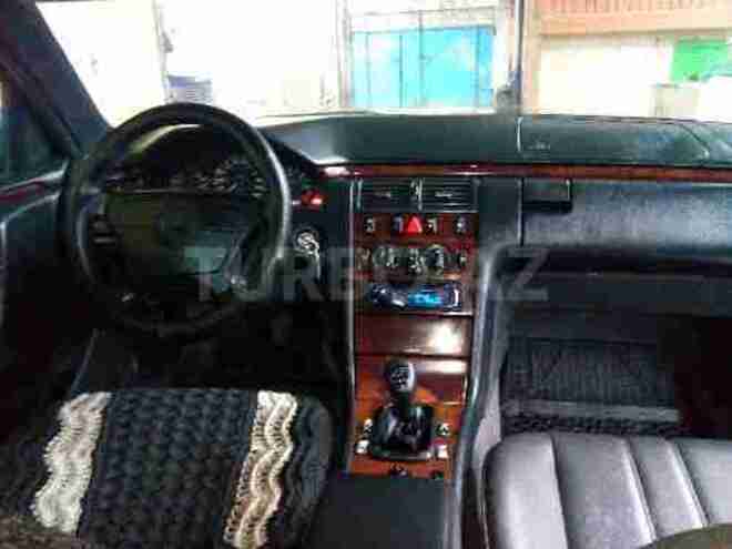 Mercedes E 220 1996, 35,000 km - 2.2 l - Şirvan