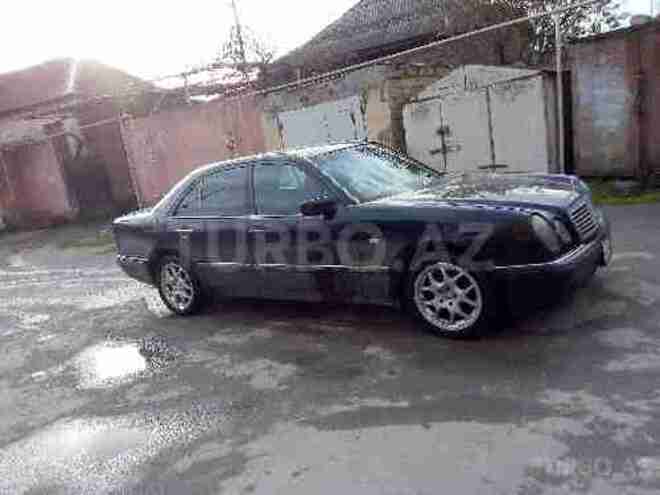 Mercedes E 220 1996, 35,000 km - 2.2 l - Şirvan