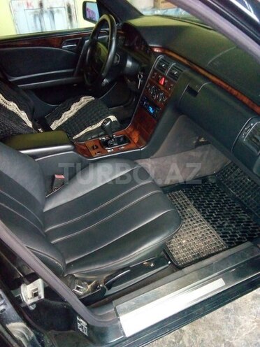 Mercedes E 220 1996, 35,000 km - 2.2 l - Şirvan