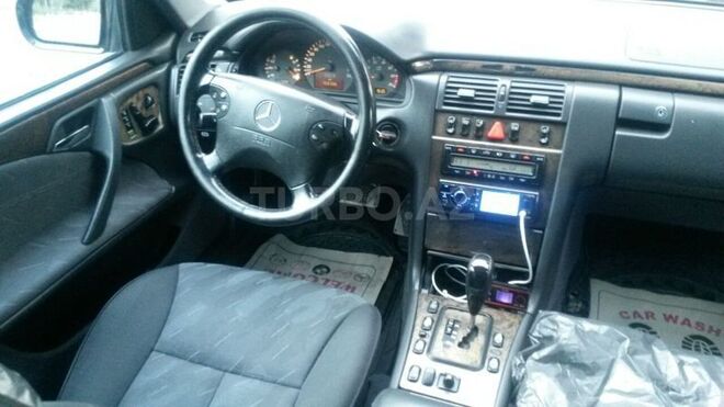 Mercedes E 240 2001, 156,000 km - 2.6 l - Sumqayıt