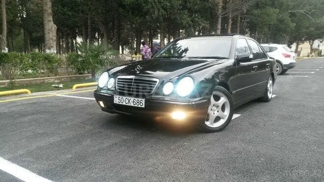 Mercedes E 240 2001, 156,000 km - 2.6 l - Sumqayıt