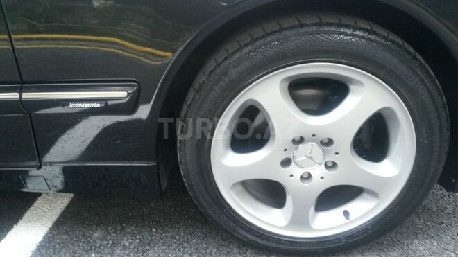 Mercedes E 240 2001, 156,000 km - 2.6 l - Sumqayıt