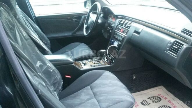 Mercedes E 240 2001, 156,000 km - 2.6 l - Sumqayıt