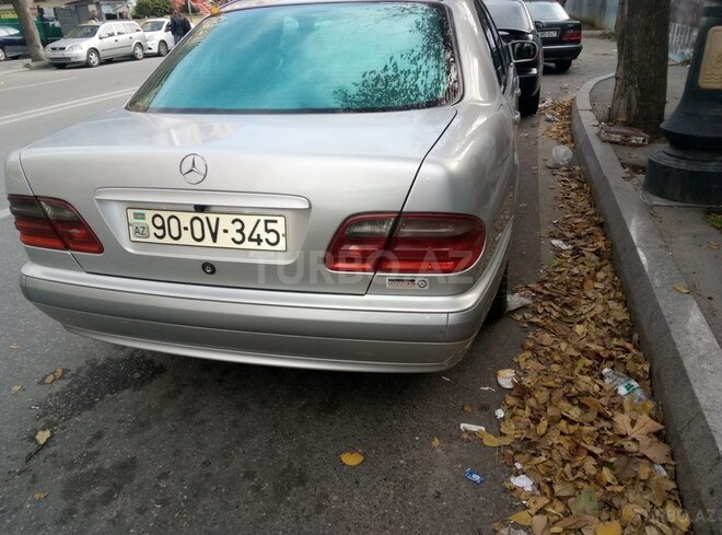 Mercedes E 220 2001, 270,700 km - 2.2 l - Bakı
