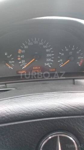 Mercedes E 240 1999, 270,000 km - 2.4 l - Bakı