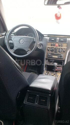 Mercedes E 240 1999, 270,000 km - 2.4 l - Bakı