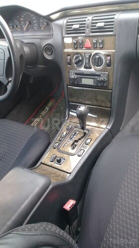 Mercedes E 240 1999, 270,000 km - 2.4 l - Bakı