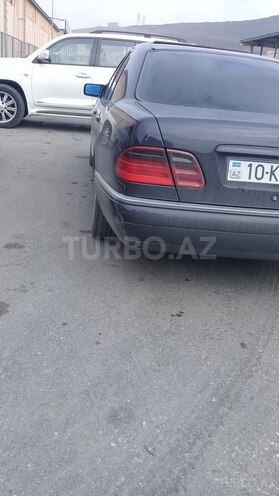 Mercedes E 240 1999, 270,000 km - 2.4 l - Bakı