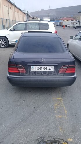 Mercedes E 240 1999, 270,000 km - 2.4 l - Bakı