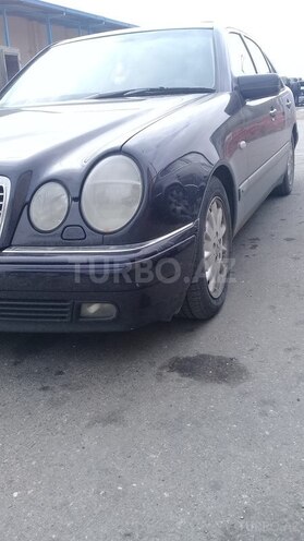 Mercedes E 240 1999, 270,000 km - 2.4 l - Bakı