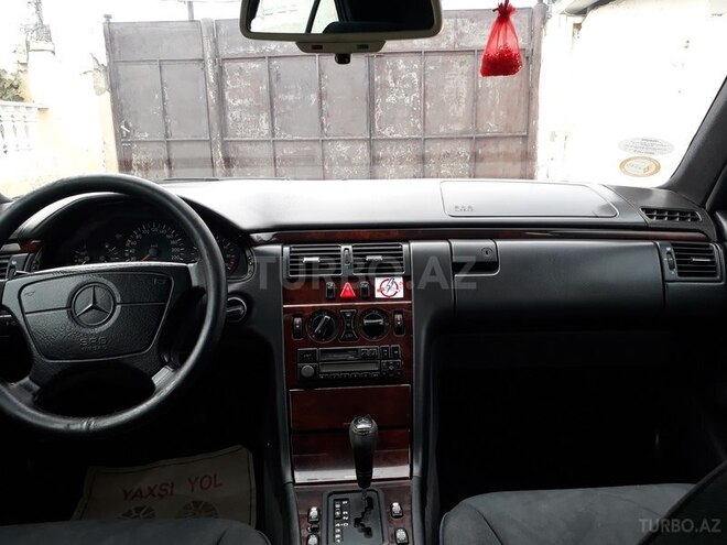 Mercedes E 230 1997, 210,000 km - 2.3 l - Salyan