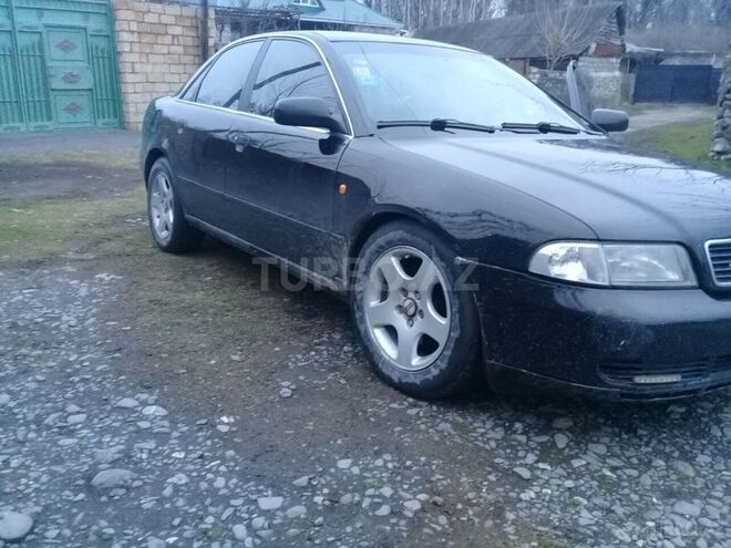 Audi A4 1998, 170,000 km - 2.4 l - Zaqatala