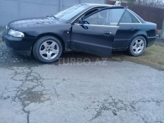 Audi A4 1998, 170,000 km - 2.4 l - Zaqatala