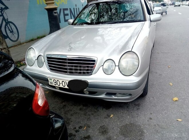 Mercedes E 220 2001, 270,800 km - 2.2 l - Bakı