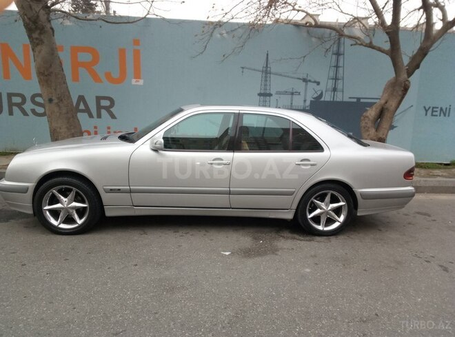 Mercedes E 220 2001, 270,800 km - 2.2 l - Bakı