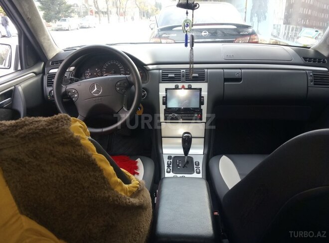 Mercedes E 220 2001, 270,800 km - 2.2 l - Bakı