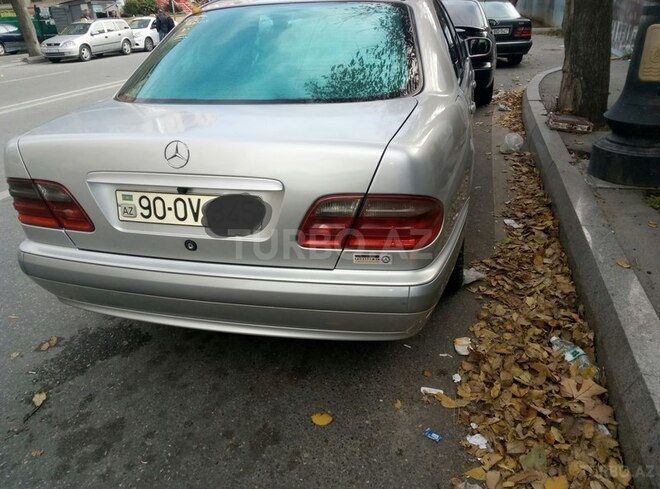 Mercedes E 220 2001, 270,800 km - 2.2 l - Bakı