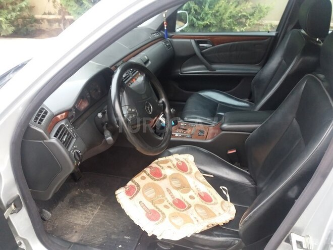 Mercedes E 270 2000, 300,000 km - 2.7 l - Bakı