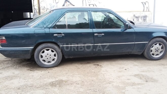 Mercedes E 280 1995, 269,989 km - 2.8 l - Bakı