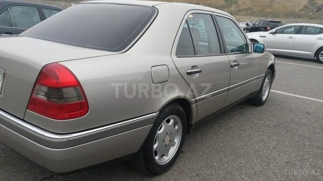 Mercedes C 230 1997, 233,000 km - 2.3 l - Bakı