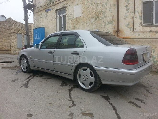 Mercedes C 220 1999, 242,000 km - 2.2 l - Bakı