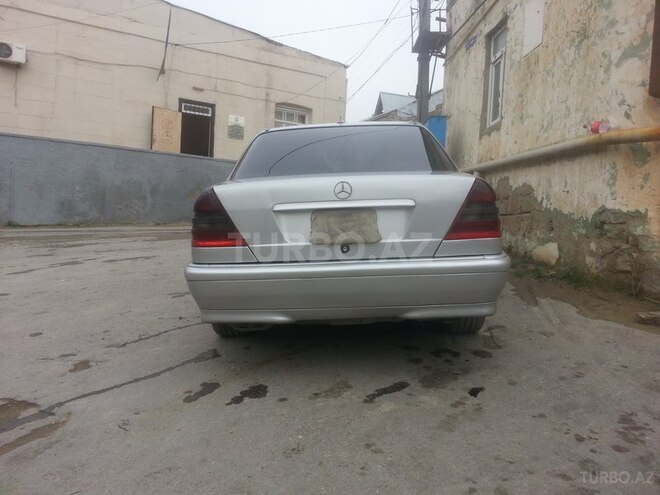 Mercedes C 220 1999, 242,000 km - 2.2 l - Bakı