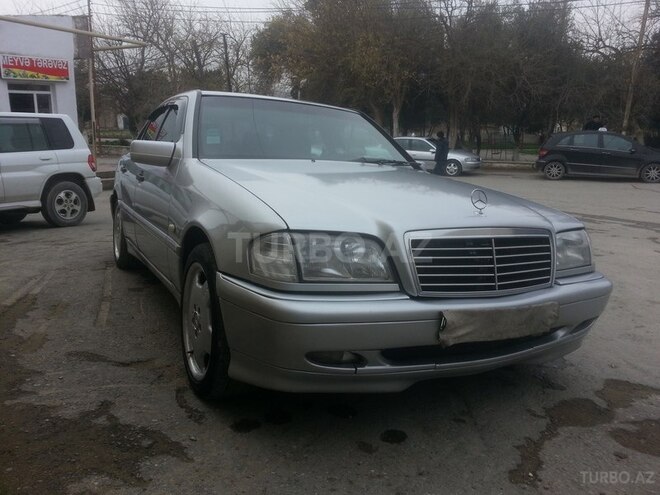 Mercedes C 220 1999, 242,000 km - 2.2 l - Bakı