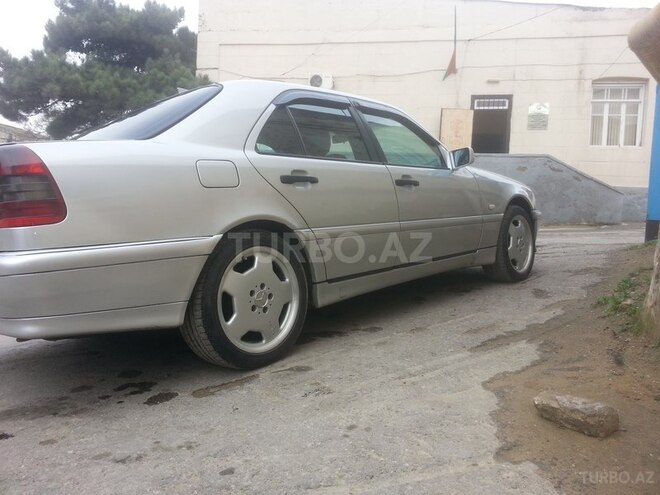 Mercedes C 220 1999, 242,000 km - 2.2 l - Bakı