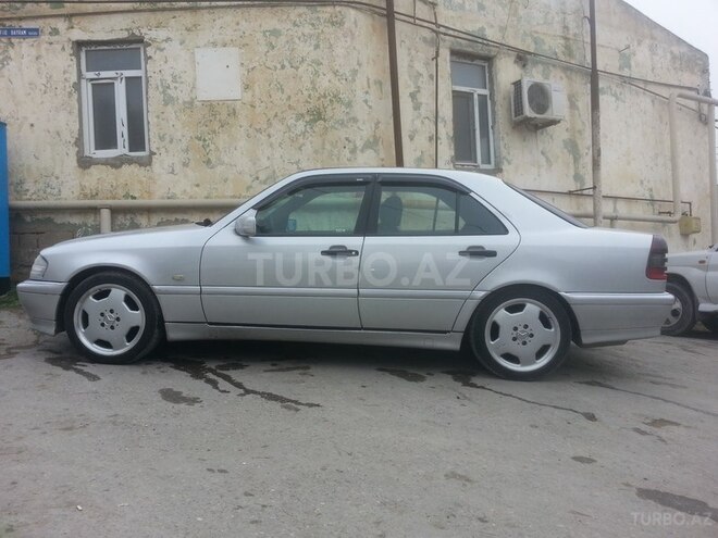 Mercedes C 220 1999, 242,000 km - 2.2 l - Bakı