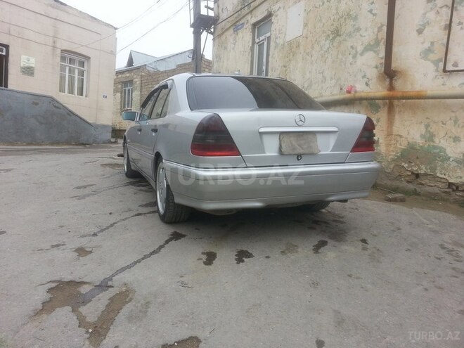 Mercedes C 220 1999, 242,000 km - 2.2 l - Bakı