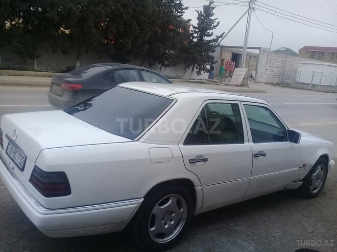 Mercedes E 220 1995, 400,000 km - 2.2 л - Bakı