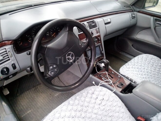 Mercedes E 200 2000, 180,000 km - 2.0 l - Bakı