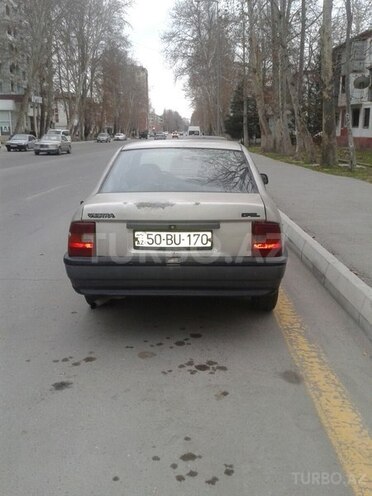 Opel Vectra 1991, 210,000 km - 1.8 l - Mingəçevir