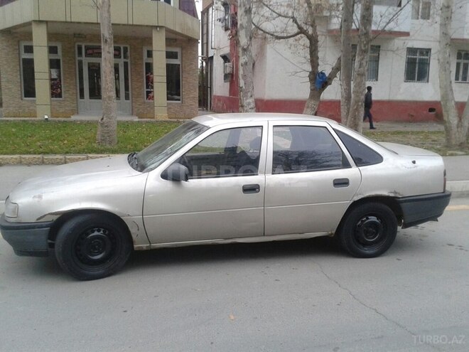 Opel Vectra 1991, 210,000 km - 1.8 l - Mingəçevir
