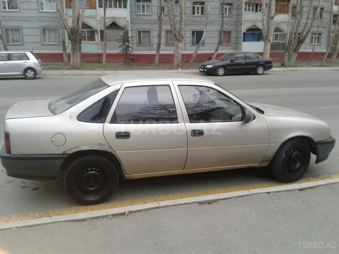 Opel Vectra 1991, 210,000 km - 1.8 l - Mingəçevir