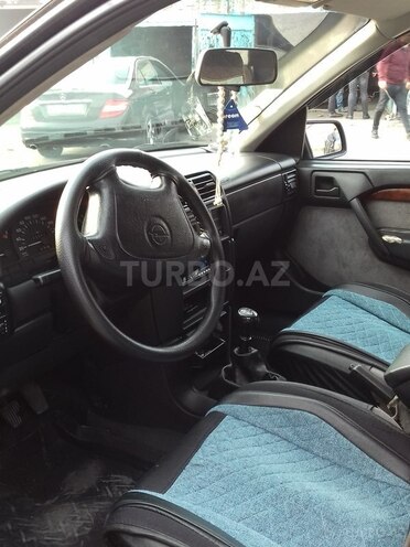 Opel Vectra 1994, 290,000 km - 2.0 l - Zaqatala