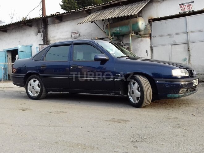 Opel Vectra 1994, 290,000 km - 2.0 l - Zaqatala