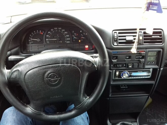 Opel Vectra 1994, 290,000 km - 2.0 l - Zaqatala