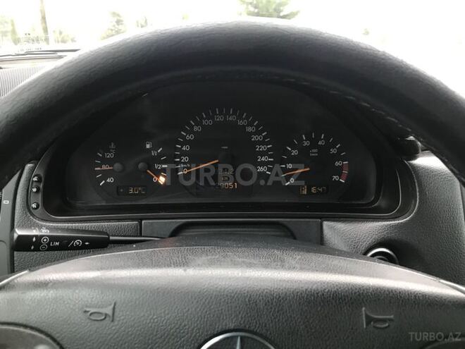 Mercedes E 320 2000, 229,000 km - 3.2 l - Qax