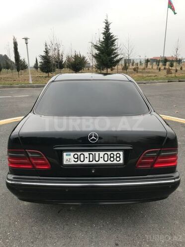 Mercedes E 320 2000, 229,000 km - 3.2 l - Qax