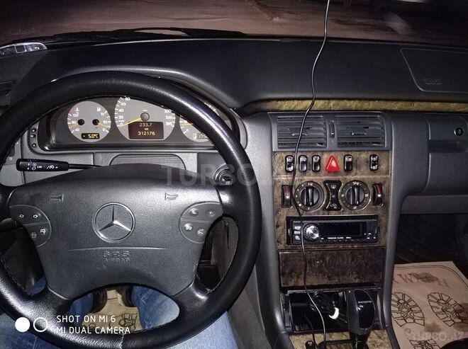 Mercedes E 280 2000, 312,000 km - 2.8 l - Bakı