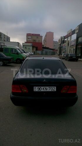 Mercedes E 220 1996, 311,000 km - 2.2 л - Sumqayıt