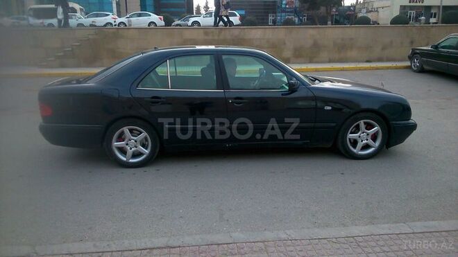 Mercedes E 220 1996, 311,000 km - 2.2 л - Sumqayıt