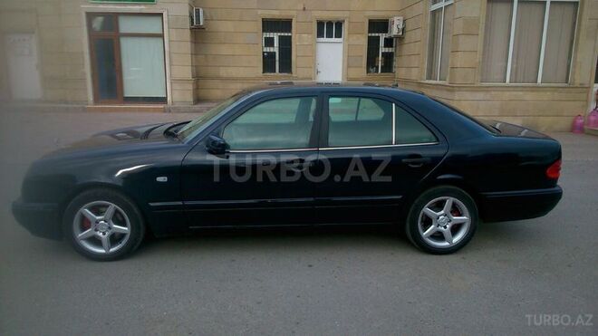 Mercedes E 220 1996, 311,000 km - 2.2 л - Sumqayıt