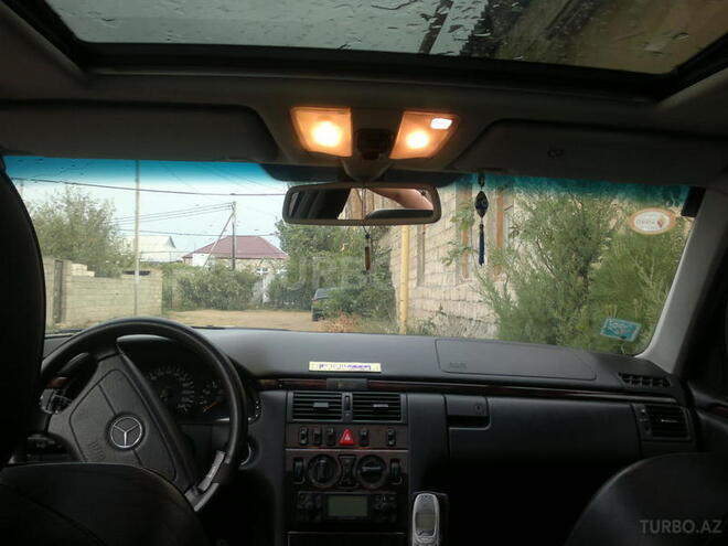 Mercedes E 240 1999, 206,728 km - 2.4 l - Bakı