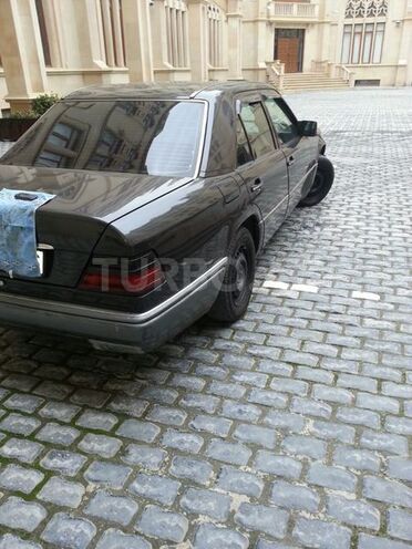 Mercedes E 220 1994, 310,000 km - 0.2 l - Bakı