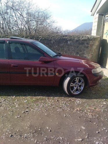 Opel Vectra 1996, 40,000 km - 1.8 л - Qax
