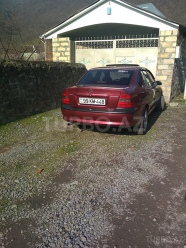 Opel Vectra 1996, 40,000 km - 1.8 л - Qax