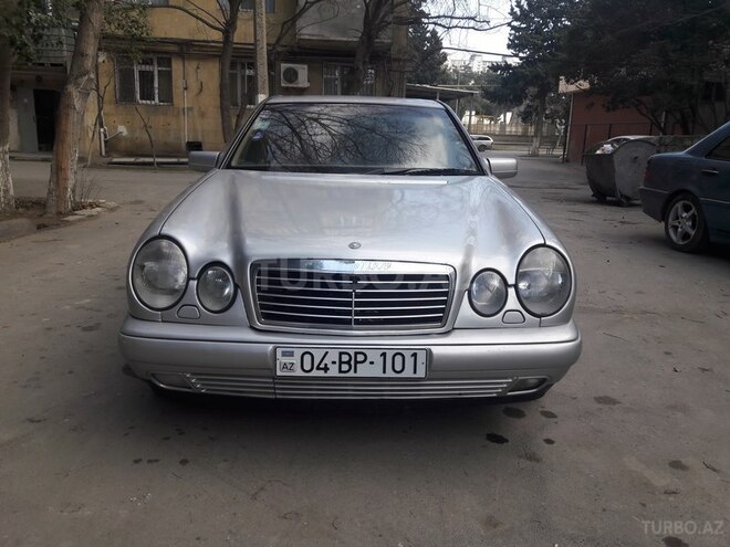 Mercedes E 220 1998, 32,000 km - 2.2 l - Bakı